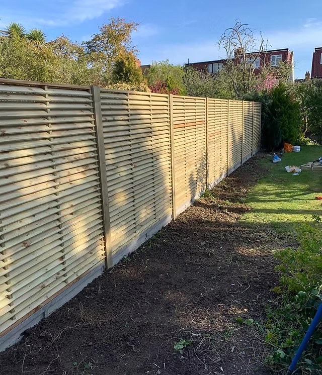 Feather edge fence